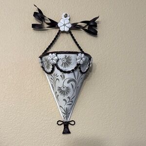 Decorative White & Gray Floral Hanging Wall Pocket - Unbranded